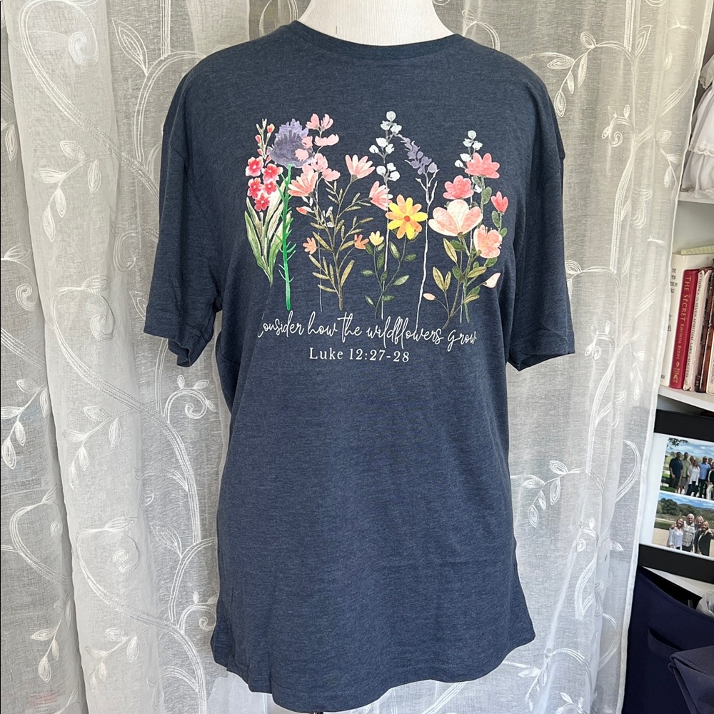 NWT Large Women's Floral Graphic Women's Shirt